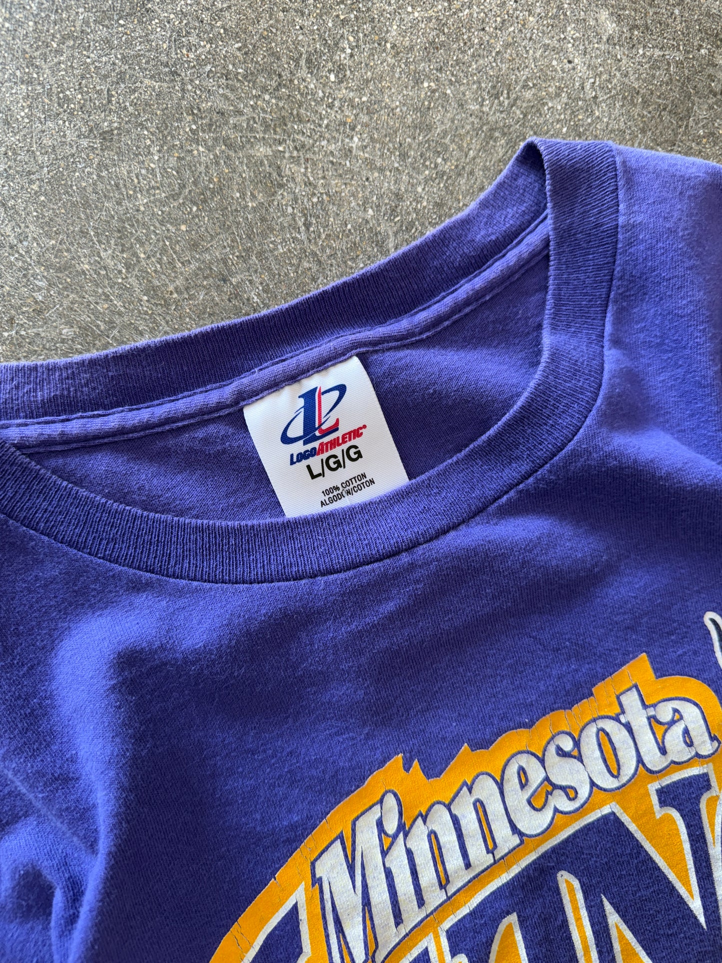 (M) Vintage Minnesota Vikings Helmet Tee Logo Athletic