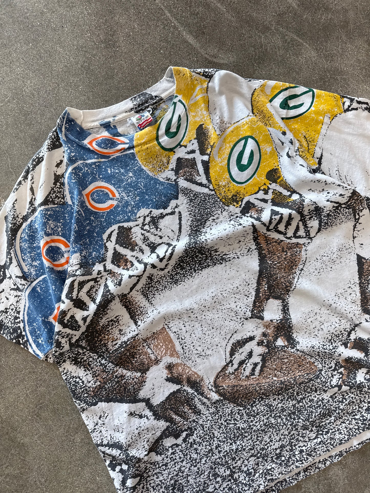 (XL) Vintage Bears Vs. Packers AOP shirt