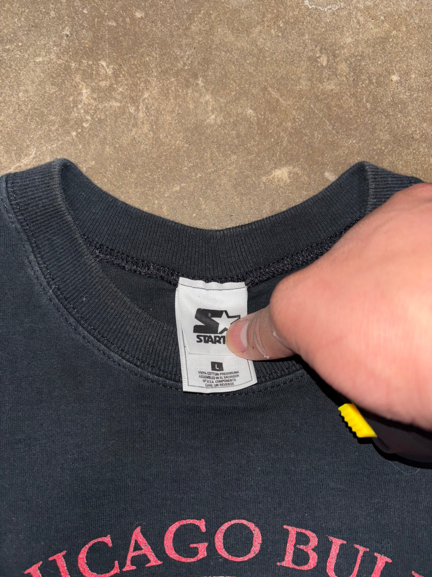 (L) Vintage 1998 Starter Chicago Bulls “Bulls Tour” Black T-Shirt