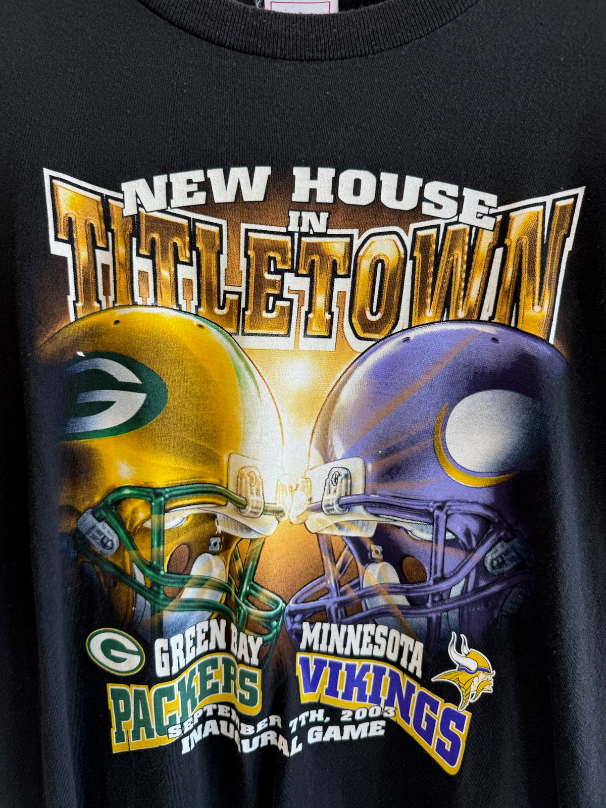 (L) Vintage Packers Vs. Vikings Helmet “Titletown” Tee