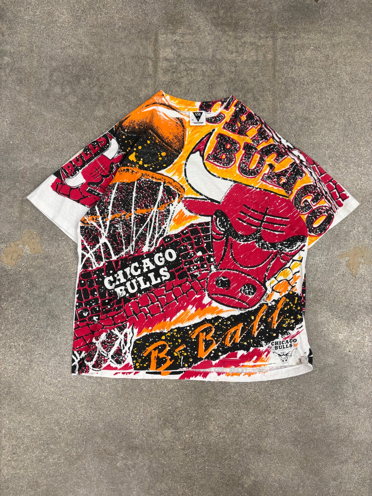 (XL) Vintage 90s SSI Chicago Bulls AOP