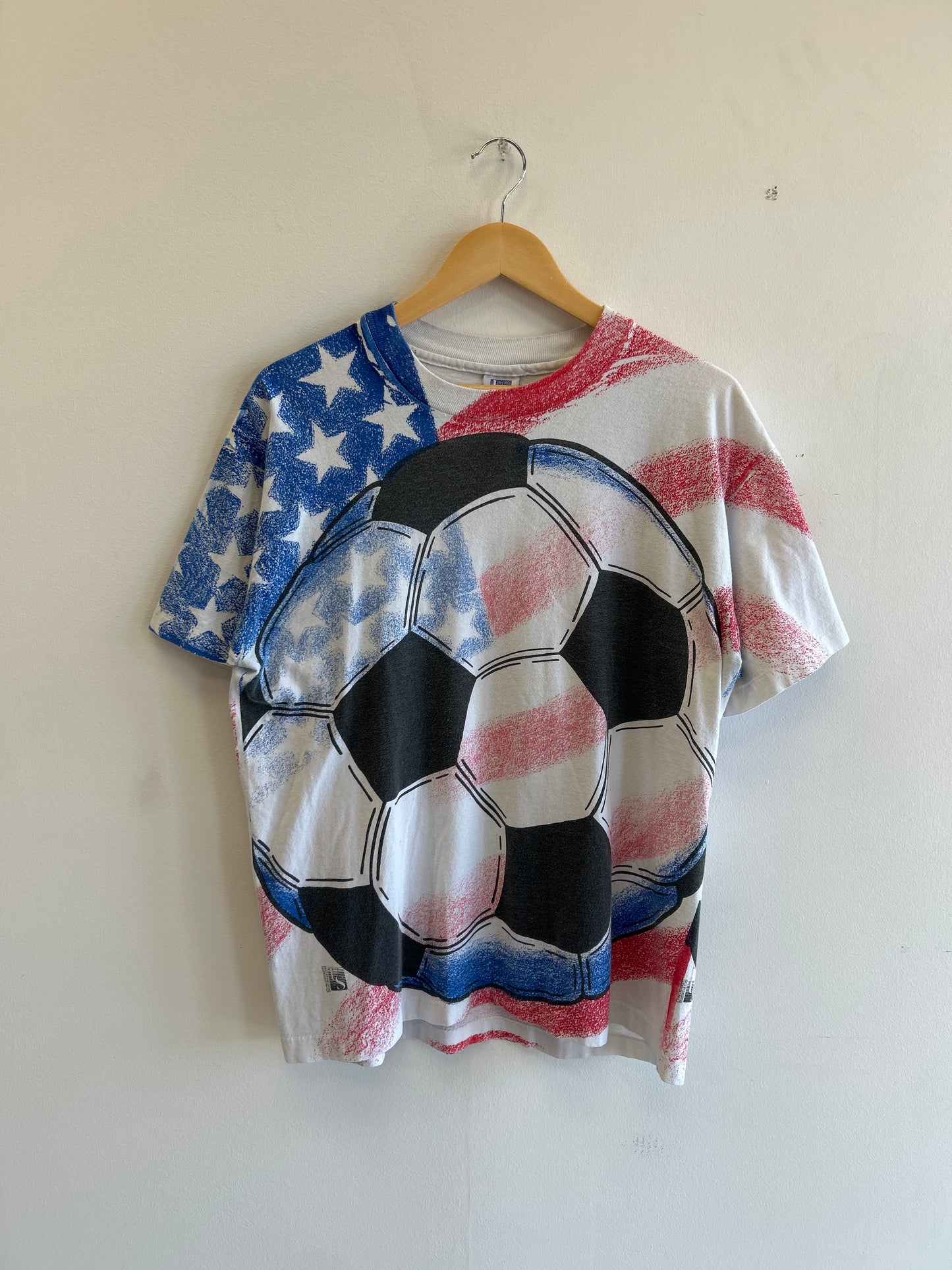 (M) Vintage USA Soccer ball & flag Aop tee