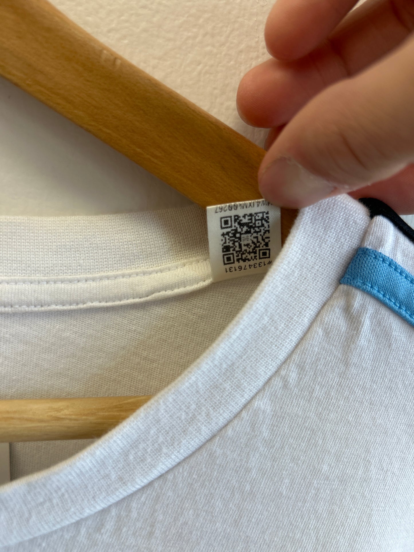 (L) Adidas Argentina DNA 3 stripes shirt