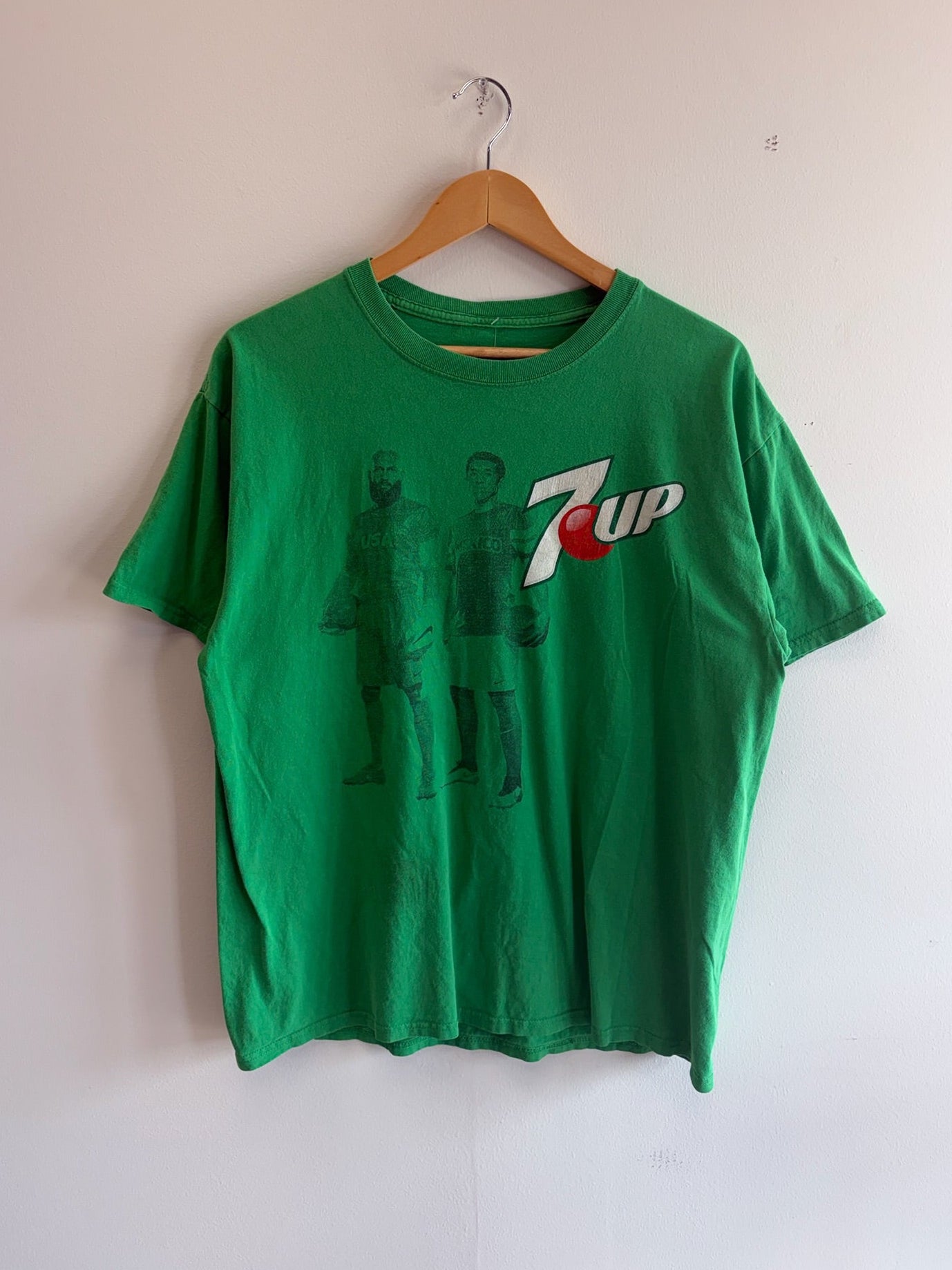 (M/L) Vintage USA vs. Mexico 7UP promo tee