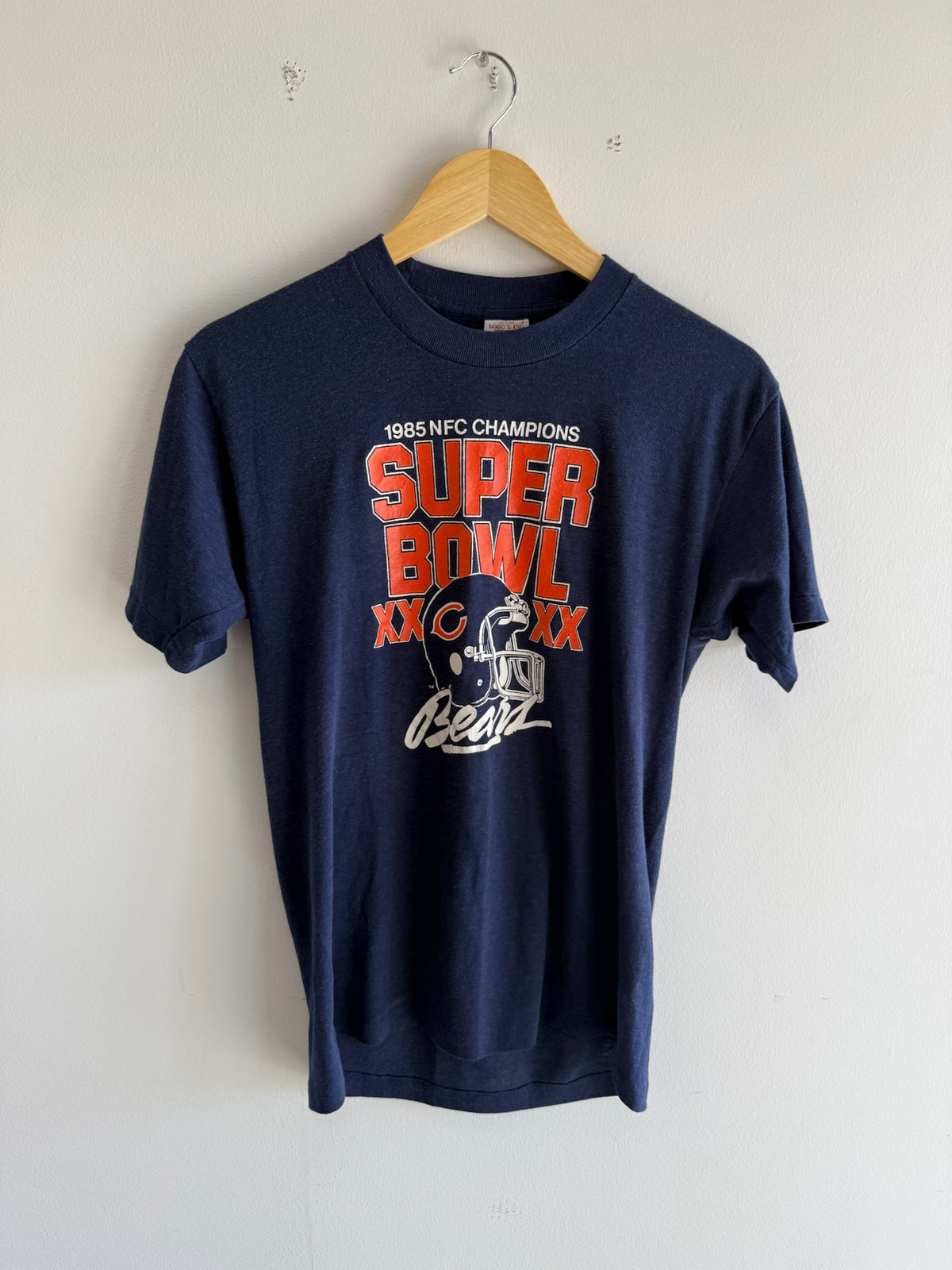 (S) Vintage 1985 Chicago Bears Super Bowl XXXX Helmet Tee