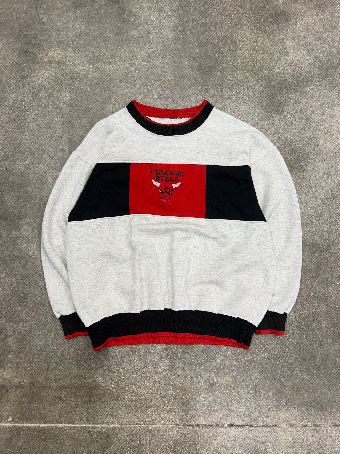 (L) Vintage Chicago Bulls Embroidered Crewneck Sweatshirt