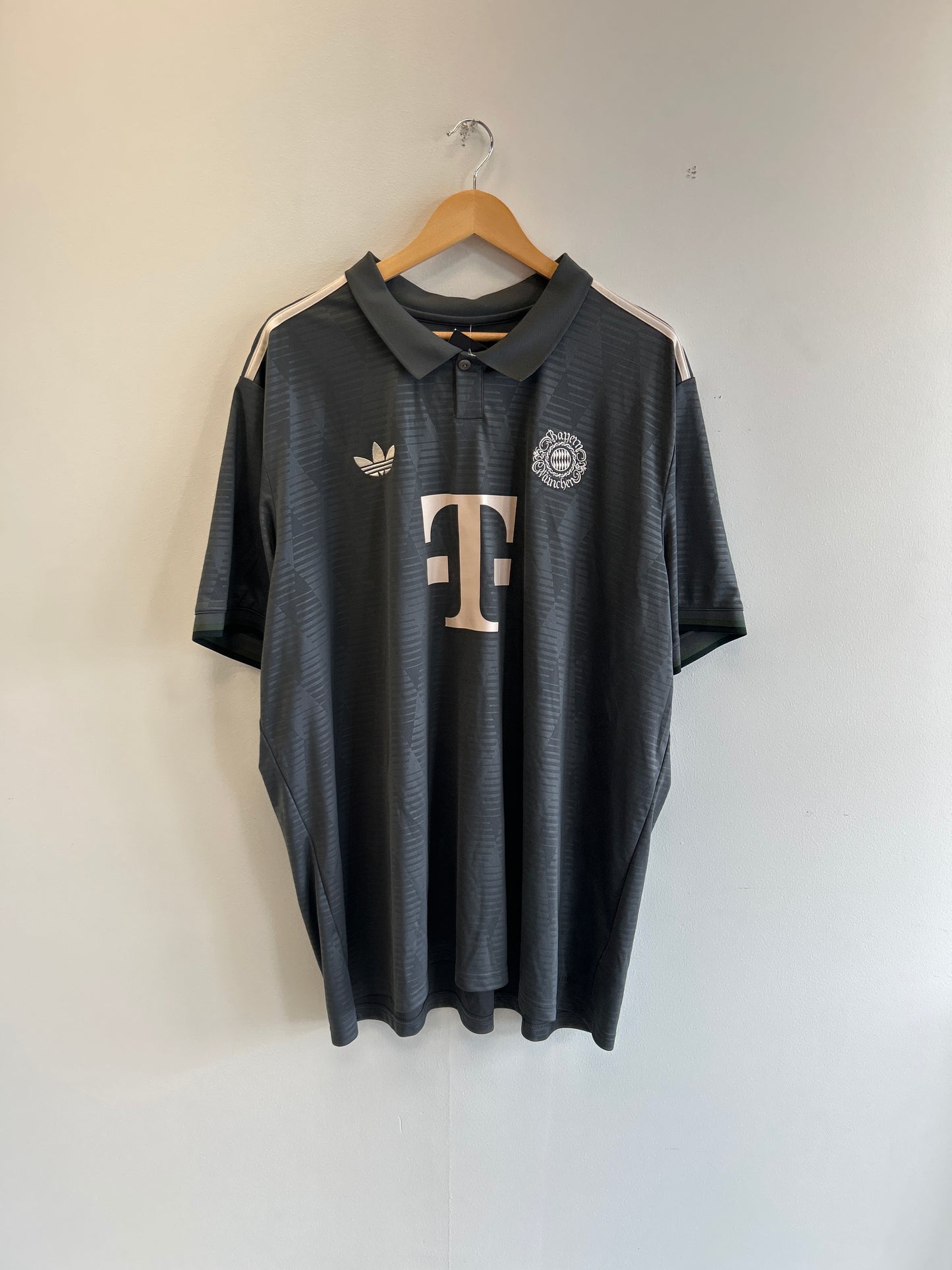 (2XL) 2024/25 Bayern Munich Adidas Jersey