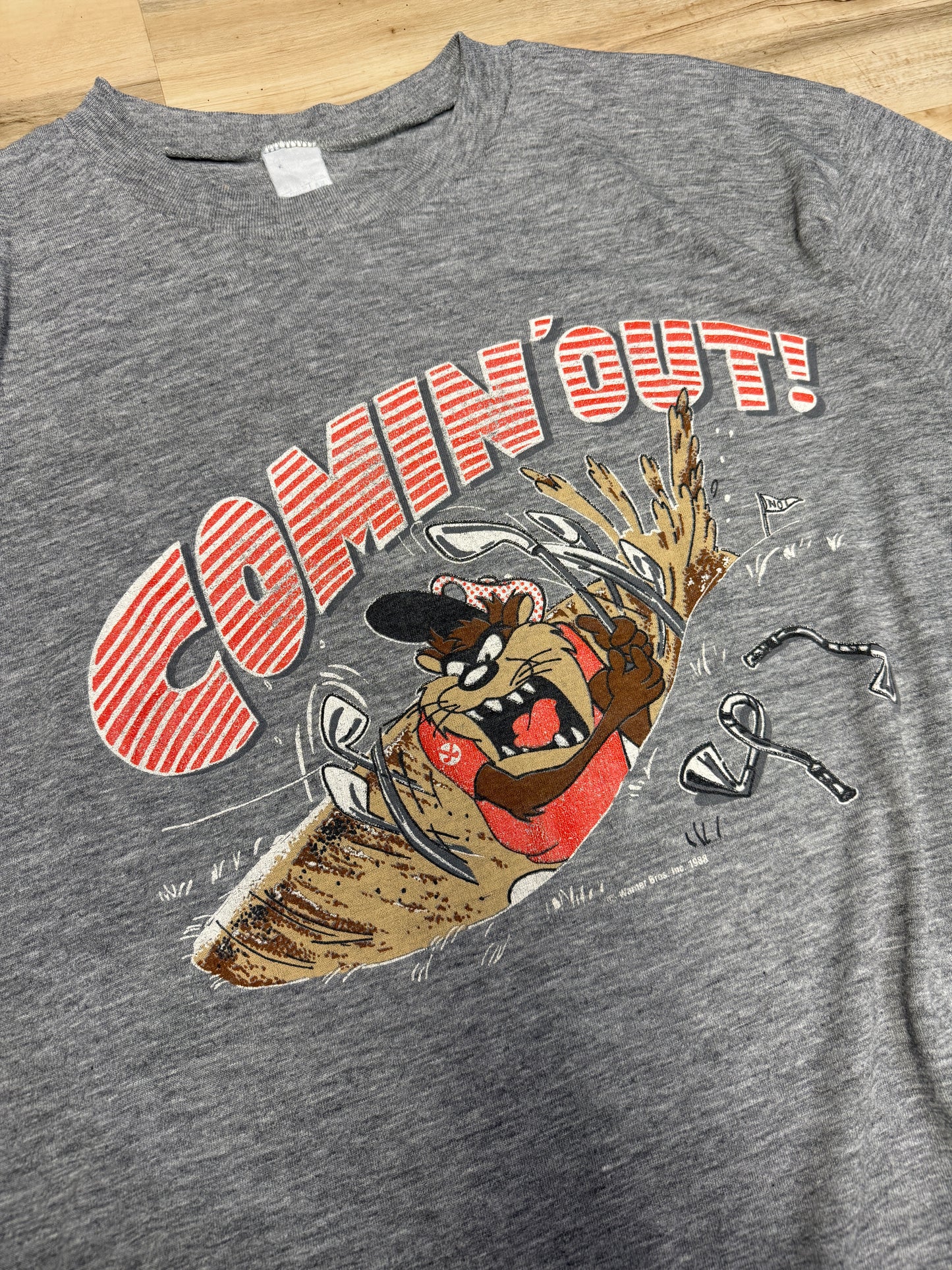 (M) Vintage 1988 Taz Golf Tee “Comin’ out!”