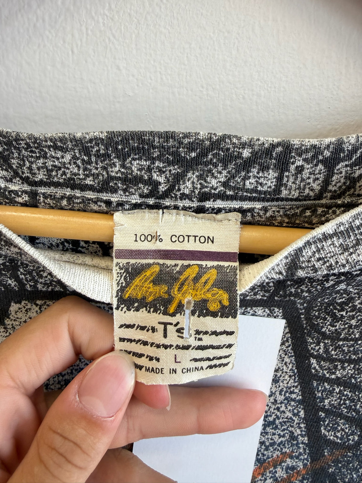 (L) Vintage Chicago Bears Magic Johnson AOP Tee
