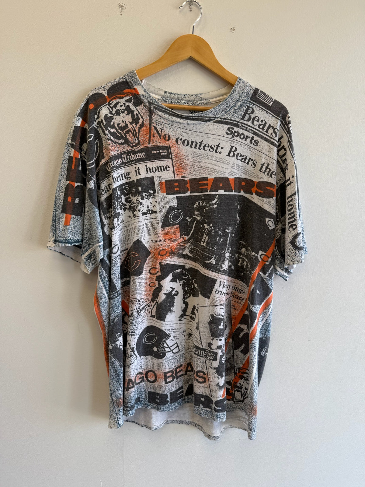 (XL) Vintage Chicago Bears Newspaper AOP Tee