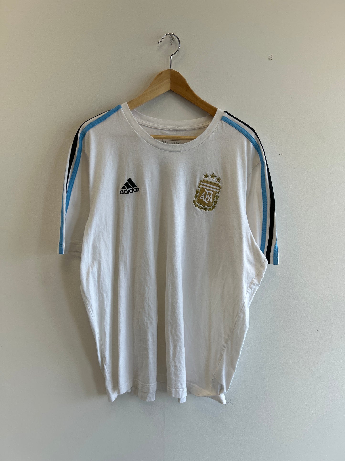 (L) Adidas Argentina DNA 3 stripes shirt