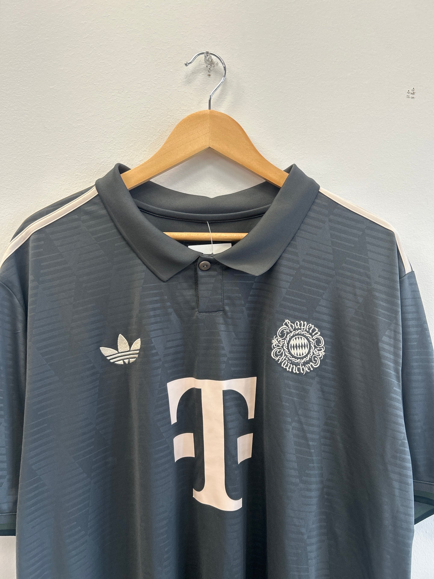 (2XL) 2024/25 Bayern Munich Adidas Jersey