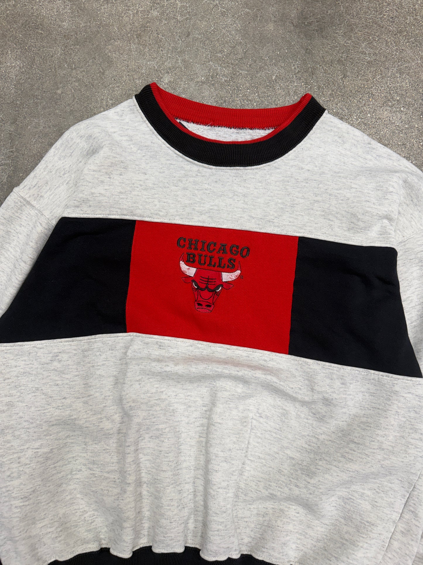 (L) Vintage Chicago Bulls Embroidered Crewneck Sweatshirt