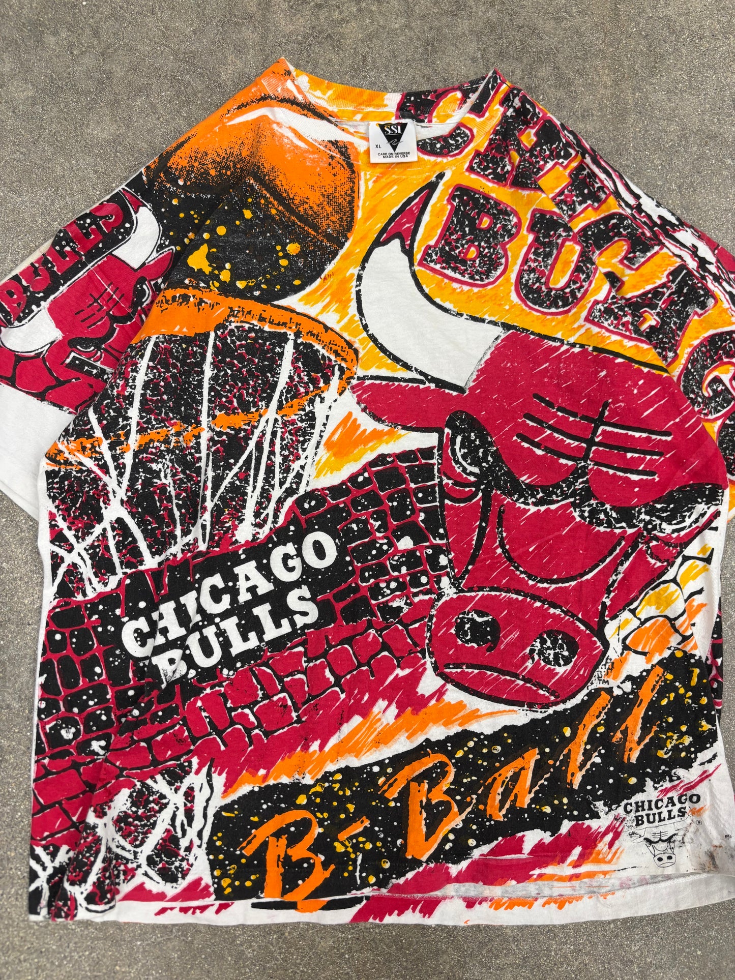 (XL) Vintage 90s SSI Chicago Bulls AOP