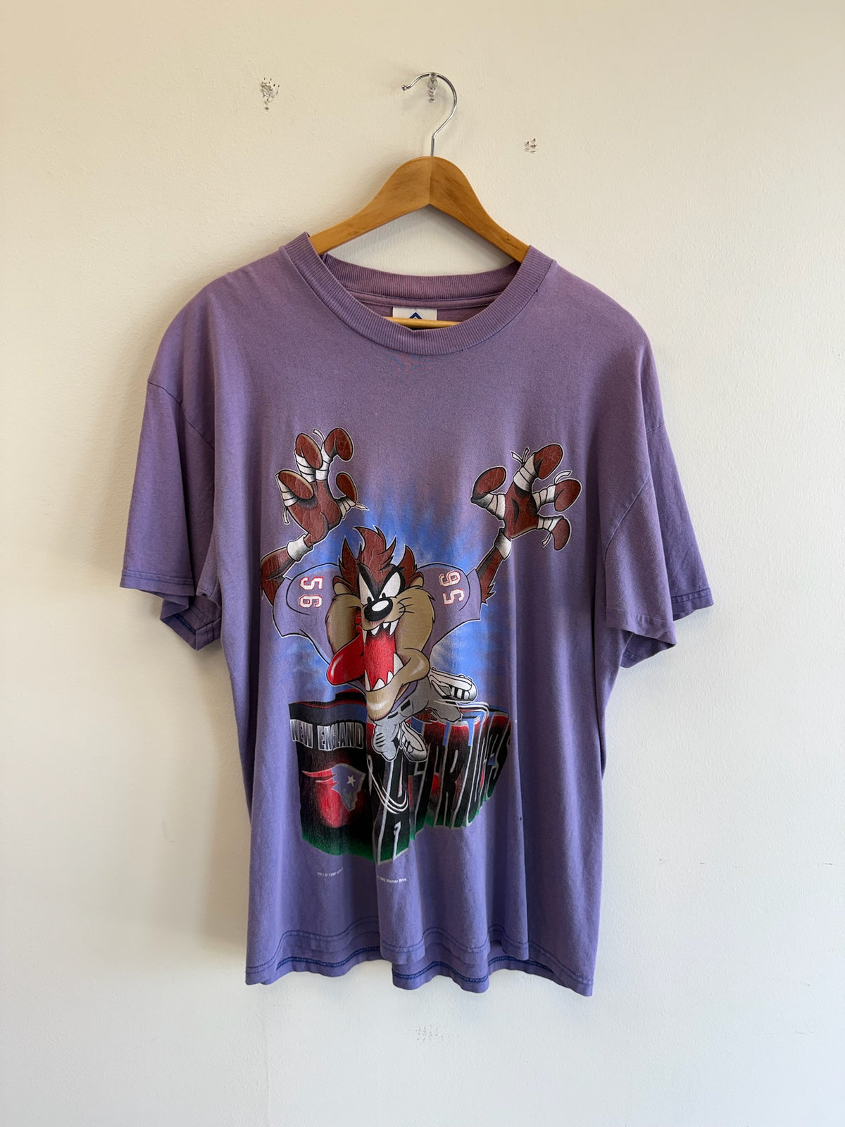 (L) Vintage Patriots Looney Tunes Taz Tee