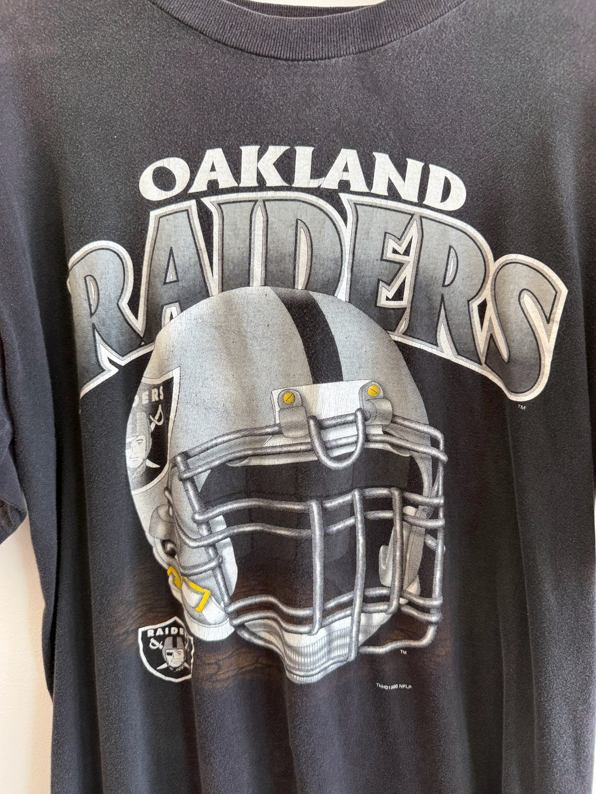 (L) Vintage Oakland Raiders Helmet Tee
