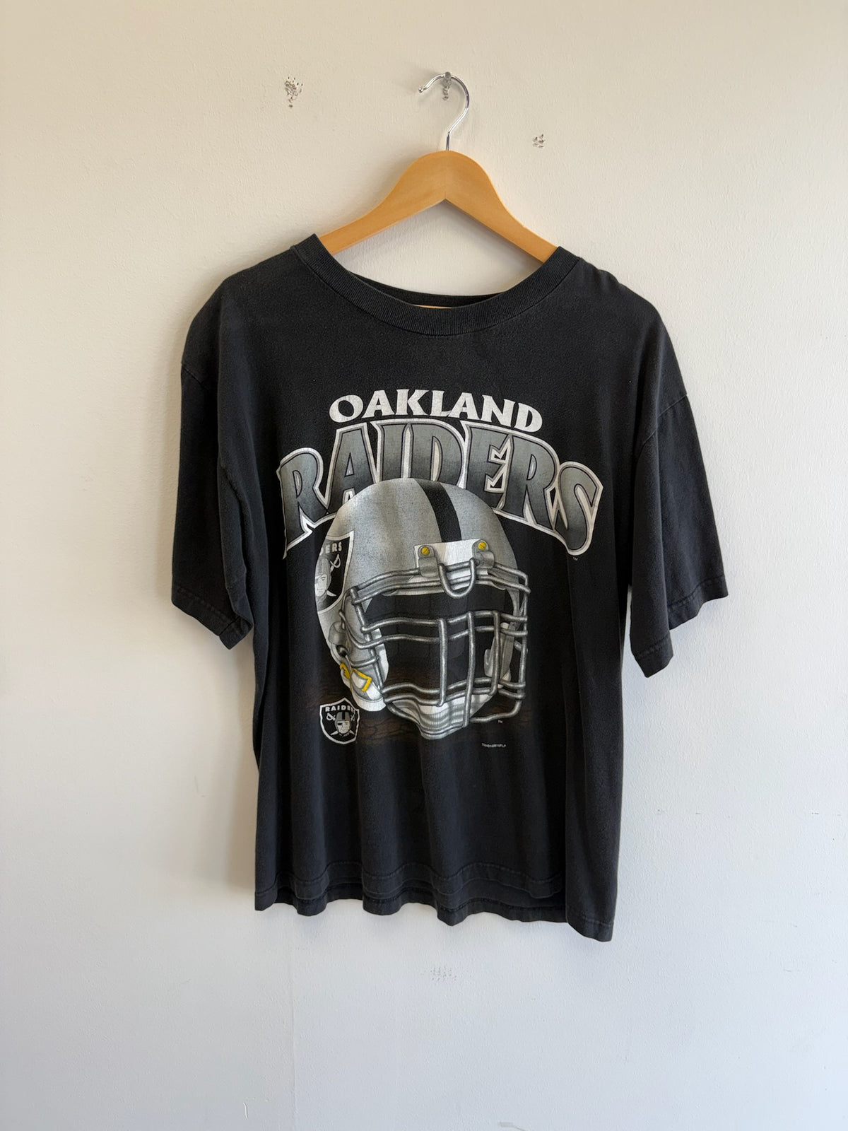 (L) Vintage Oakland Raiders Helmet Tee