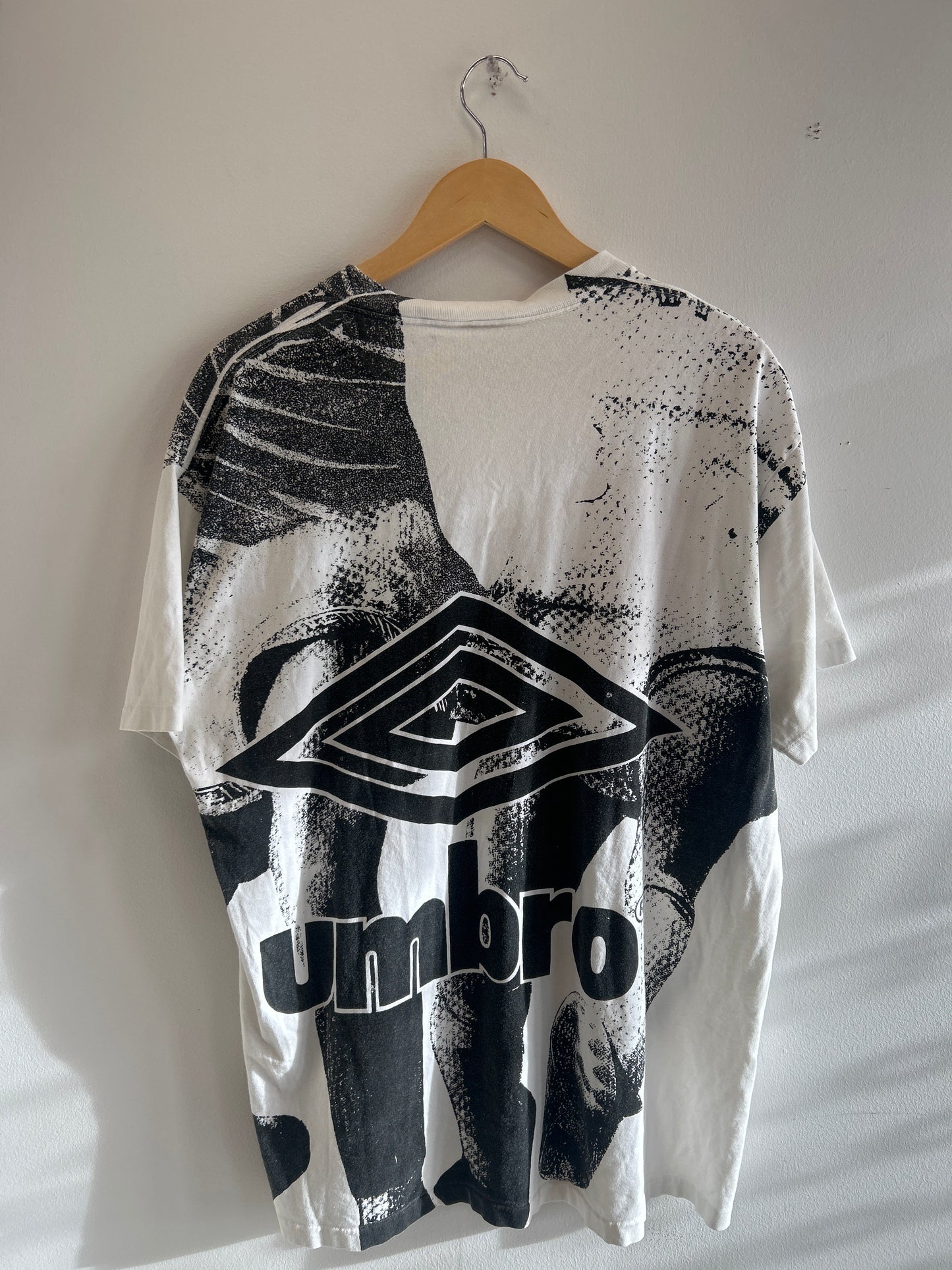 (L) Vintage “Weapons” Umbro Soccer Aop Tee