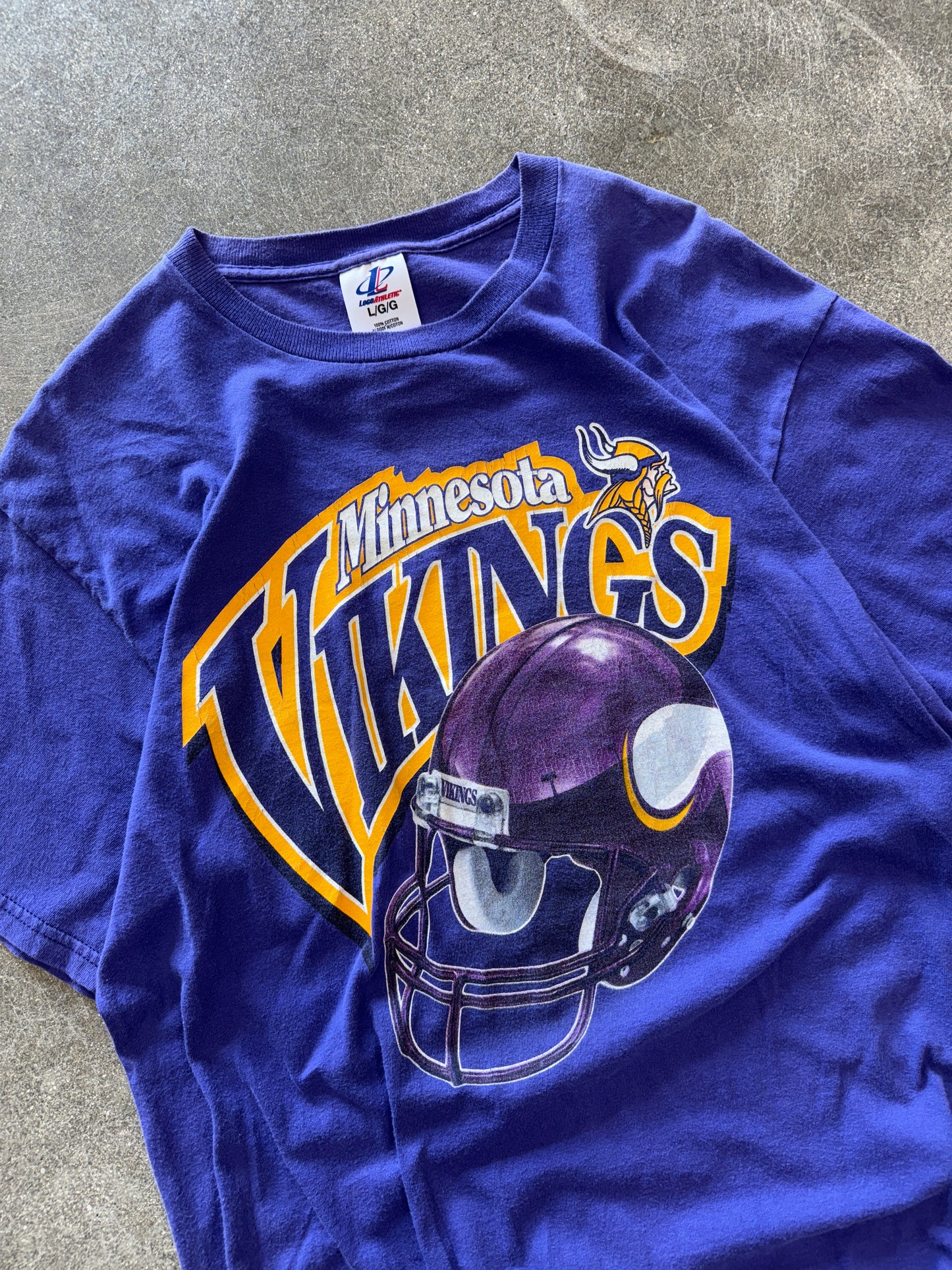 (M) Vintage Minnesota Vikings Helmet Tee Logo Athletic