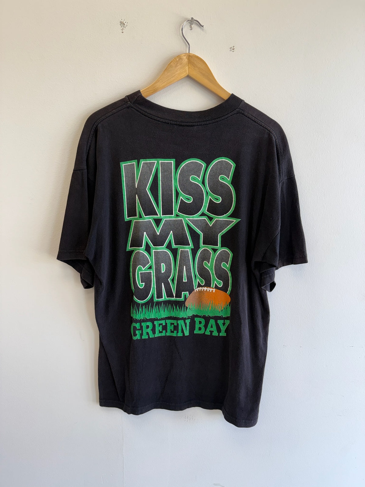(XL) Green Bay Packers “Kiss My Grass” Tee