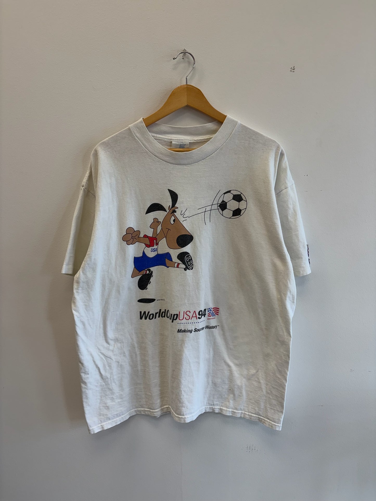 (L) Vintage “Striker” World Cup 1994 Mascot Header Tee
