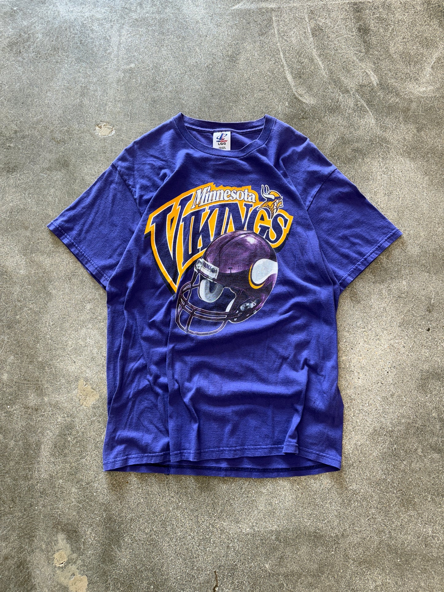 (M) Vintage Minnesota Vikings Helmet Tee Logo Athletic