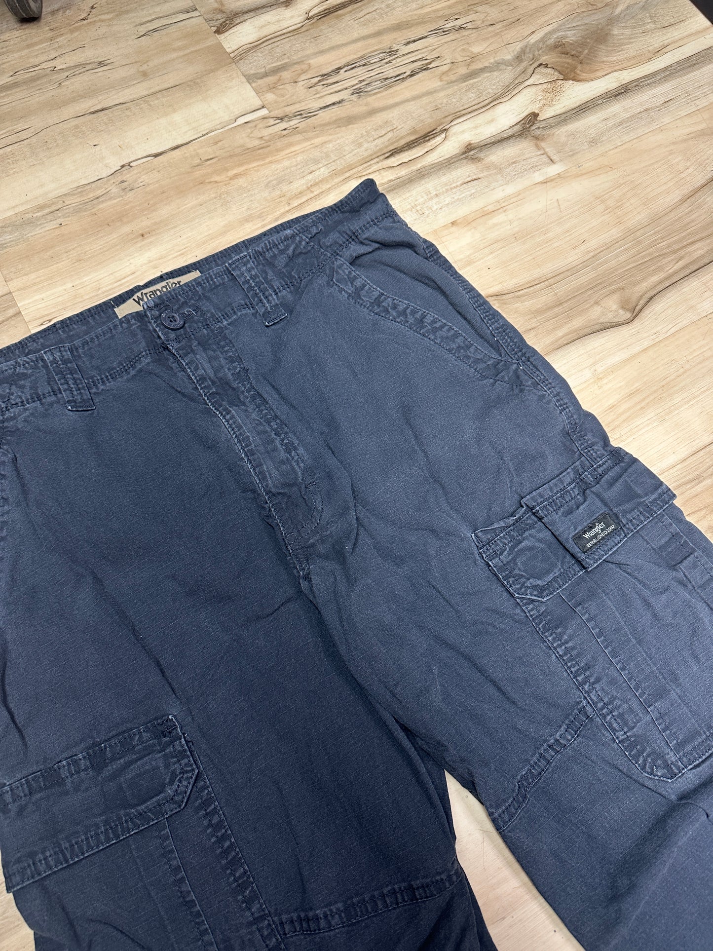 (34x30) Wrangler Cargo Pants