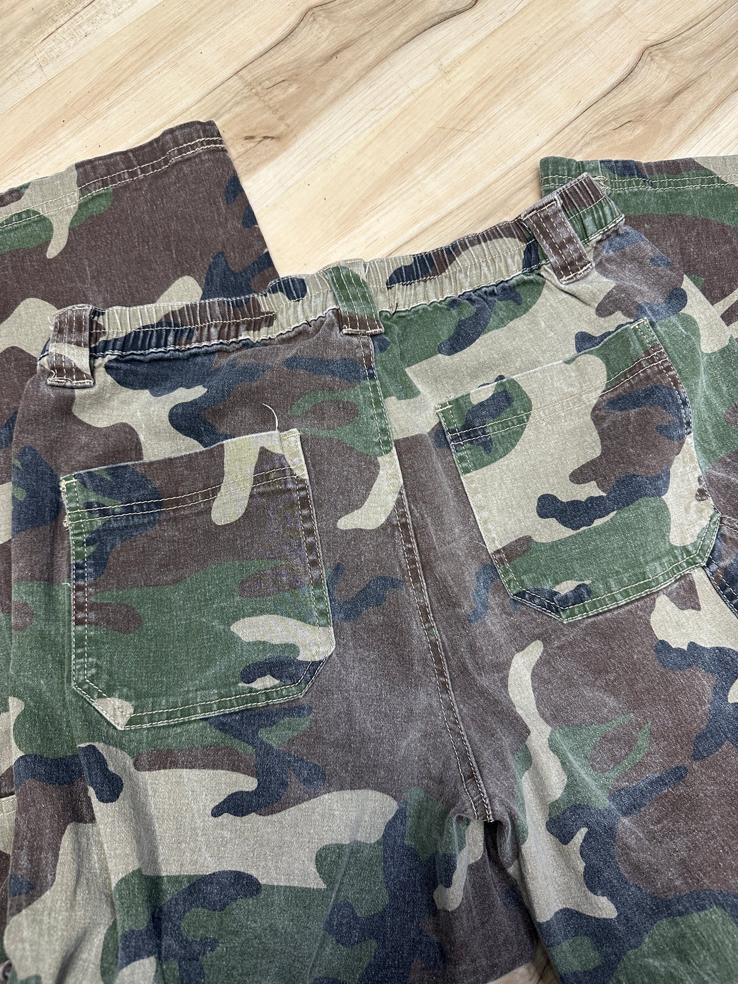 (30x29) Almost Famous Camo Cargo Pants