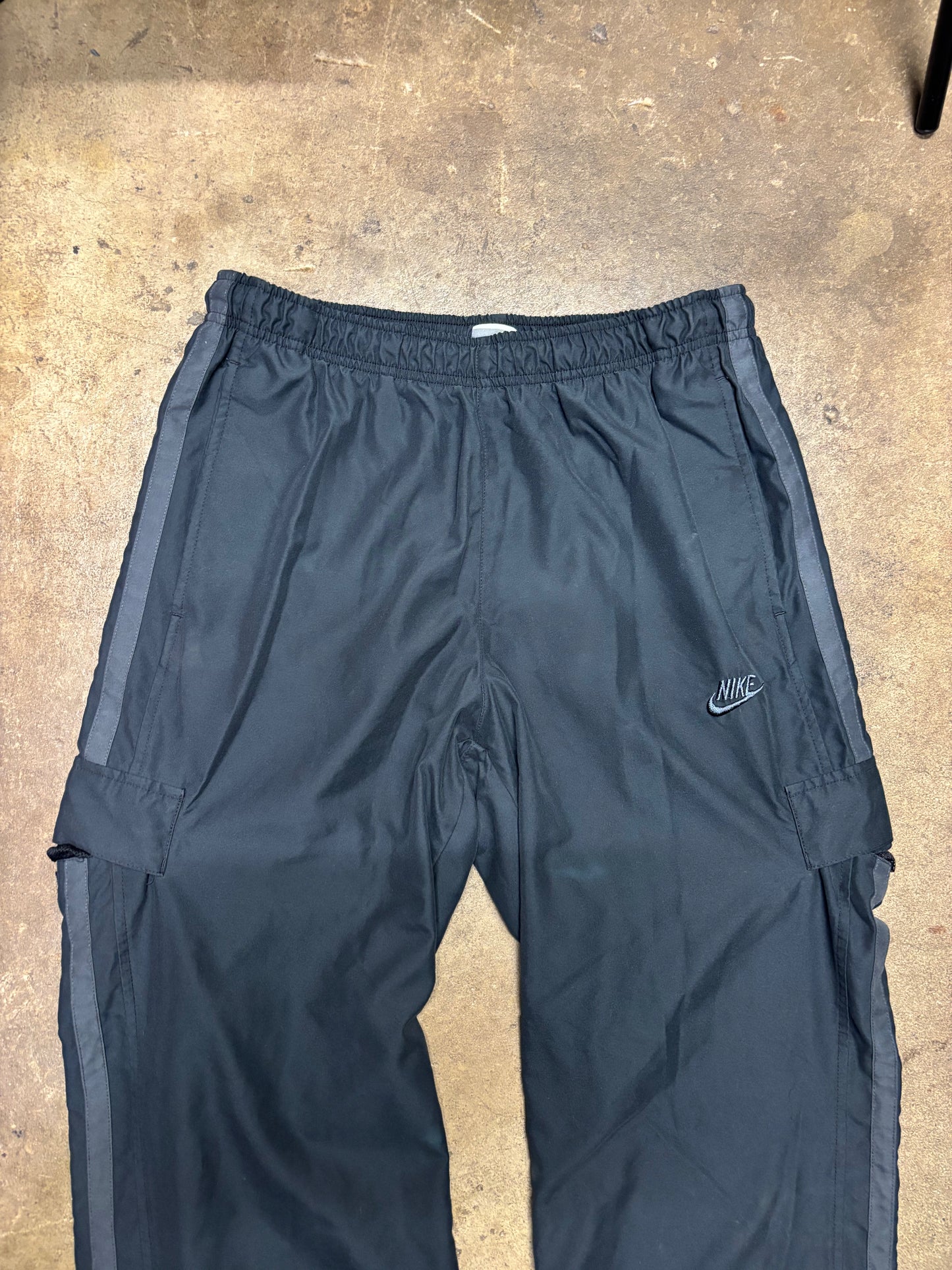 (30x30) Nike 00s Black Cargo Track Pants