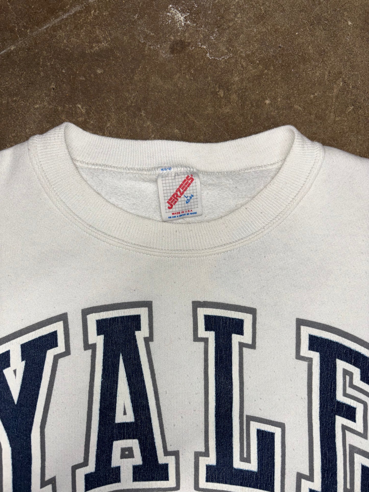 (L) Vintage 90s University of Yale White Sweatshirt