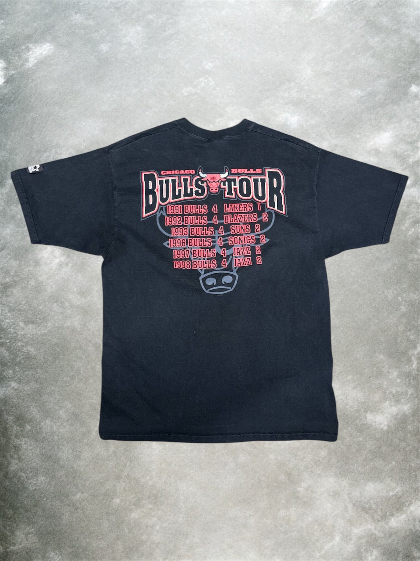 (L) Vintage 1998 Starter Chicago Bulls  “Bulls Tour” Black T-Shirt